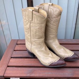 Tony Lama Women’s western boots. Vintage, Size 7 1/2 C, Beige/Brown wing tip.
